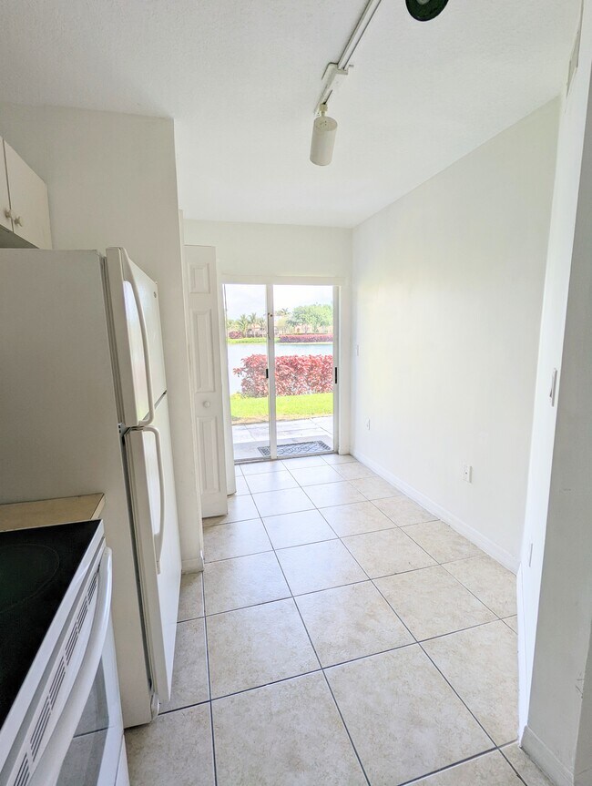 Foto del edificio - 3415 NE 9th Dr