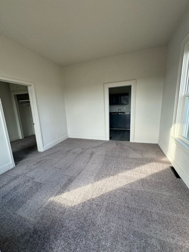 Building Photo - 1328 Dubois St