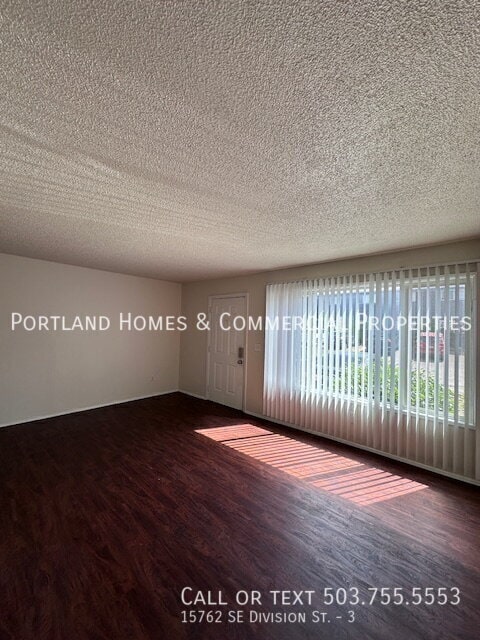 Foto del edificio - 15762 SE Division St