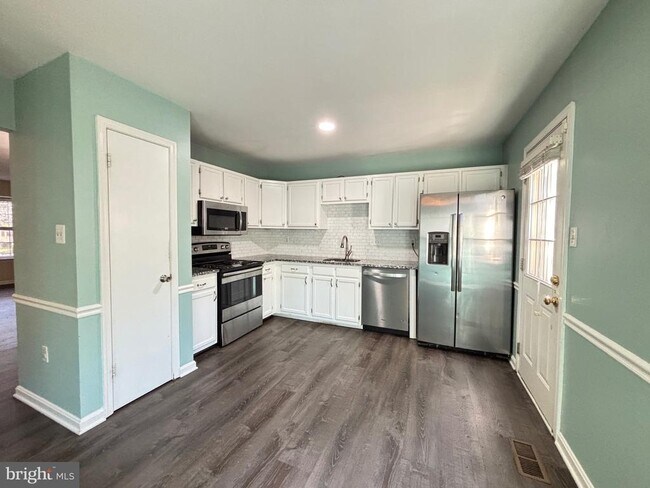 Foto del edificio - 13669 Barren Springs Ct