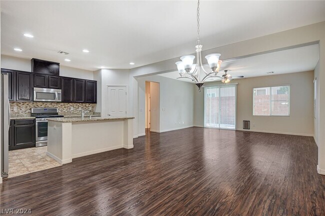 Foto del edificio - 7853 Dell Ridge Ave.
