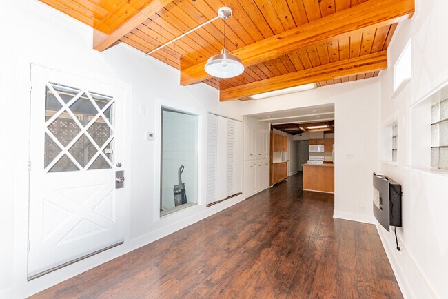 Building Photo - 5742 N Milwaukee Ave