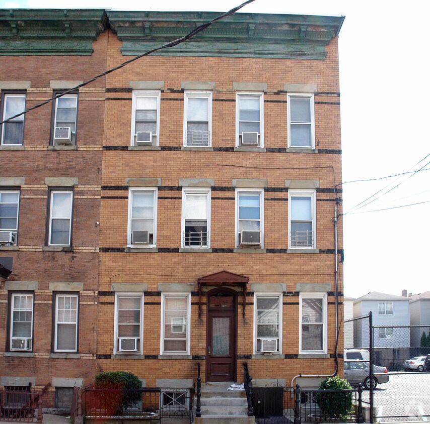 Building Photo - 119 71st St