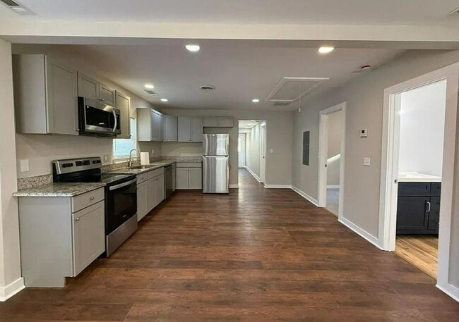 Building Photo - 221 Sheppard Pl