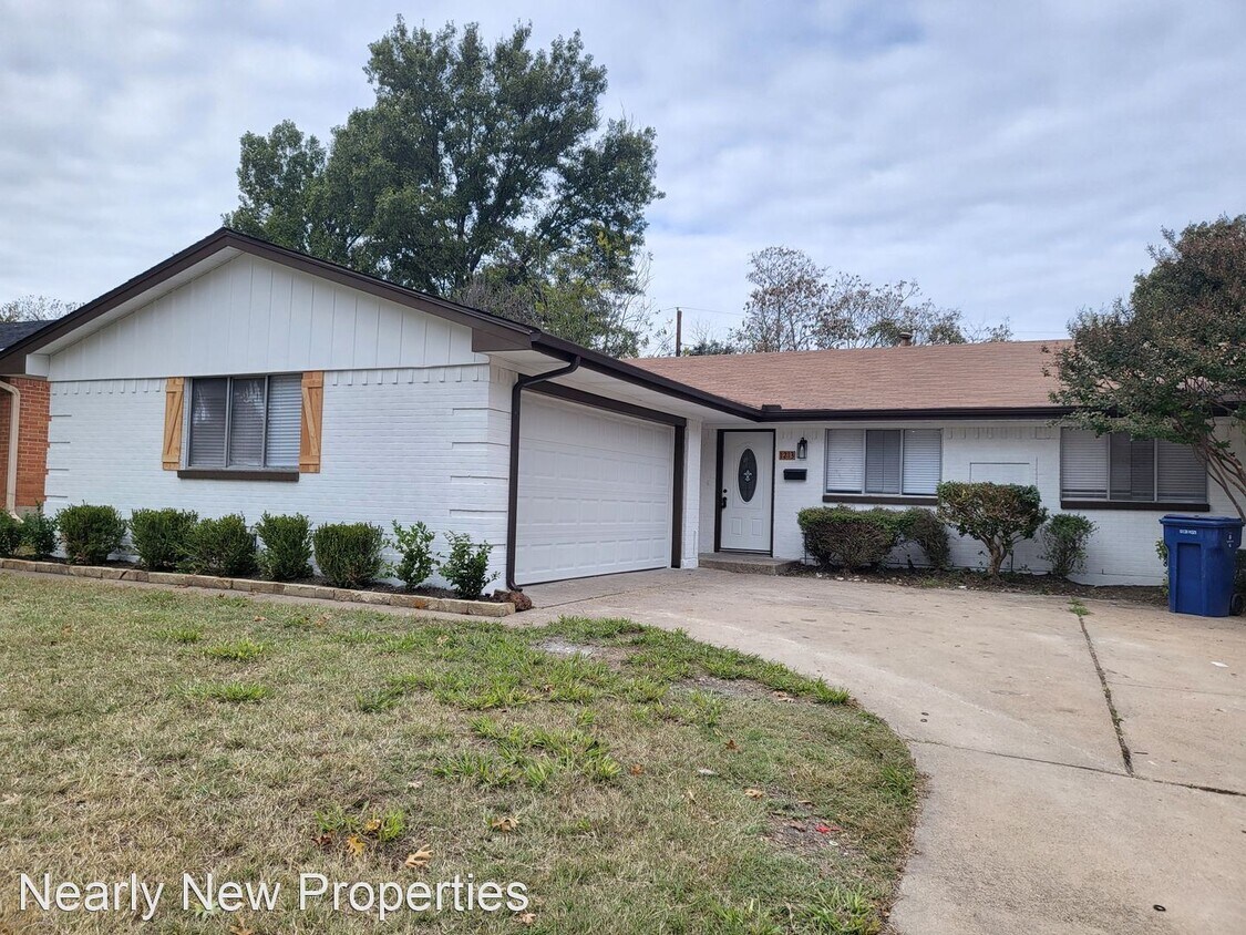 Primary Photo - 3 br, 2 bath House - 1213 Carroll Dr