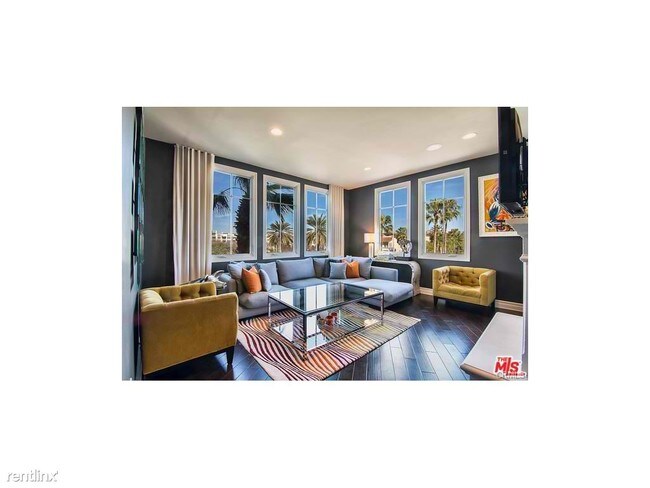 Building Photo - 6241 Crescent Park W