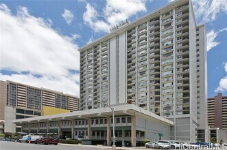 Building Photo - 747 Amana St