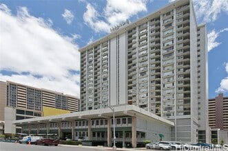 Building Photo - 747 Amana St