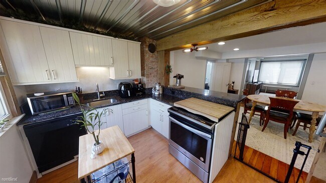 Foto del edificio - 3 br, 1.5 bath House - 151 Jackson St