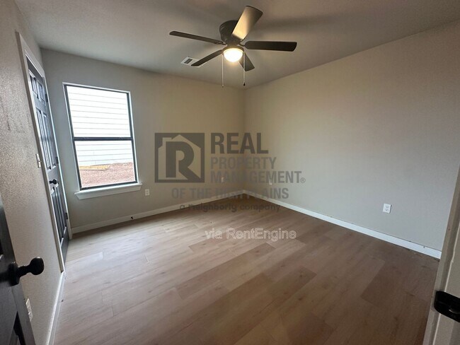 Foto del edificio - 4780 Clive Ave