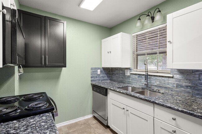 Foto del edificio - 8632 Brock Park Blvd