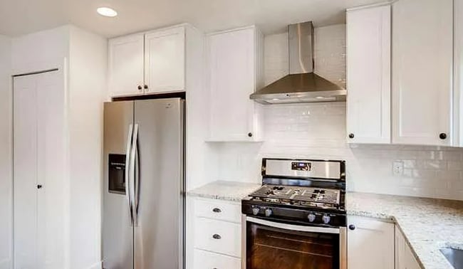 Building Photo - Three bedroom, 2 bathroom modern property!...