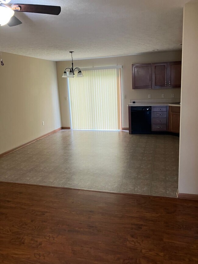 Building Photo - 1046 Laurel Tree Ct