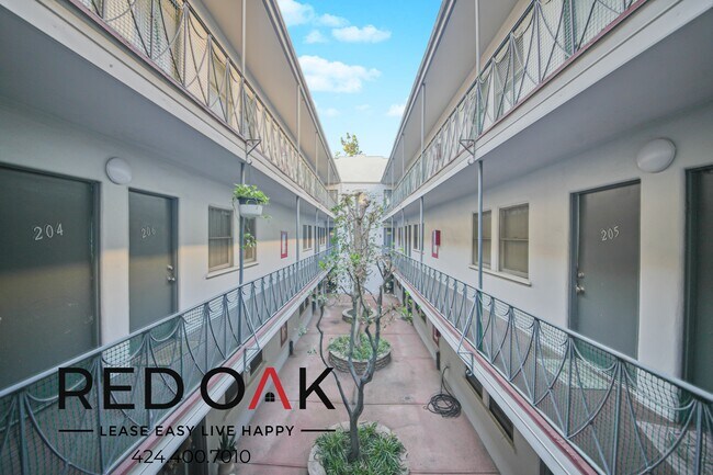 Foto del edificio - 615 N Rossmore Ave