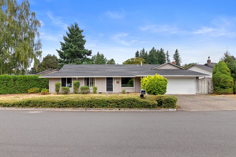 Foto principal - 2545 NE Maple Ave