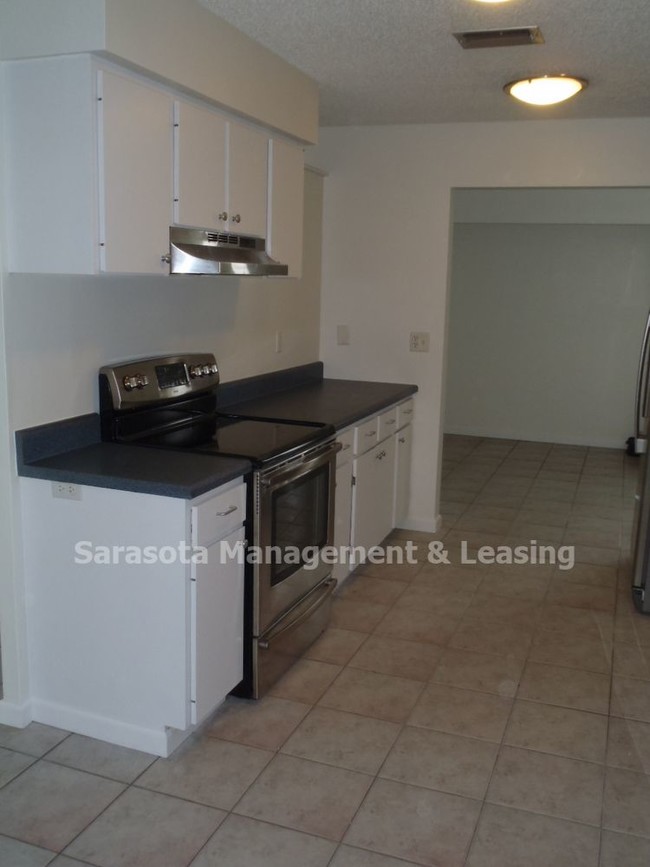 Building Photo - 2818 Grand Cayman St