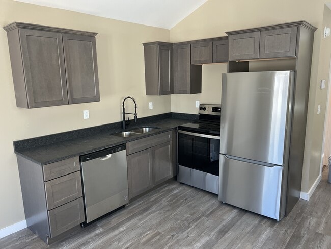 Building Photo - 5 Mimosa Ln