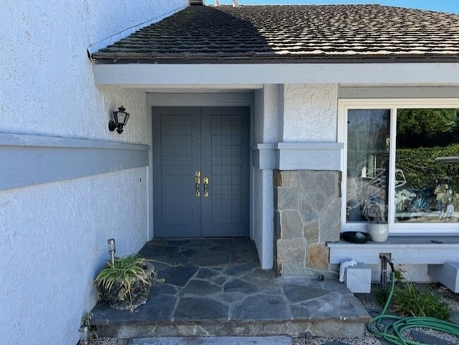 Foto del edificio - Coastal Elegance Meets Family Comfort in D...