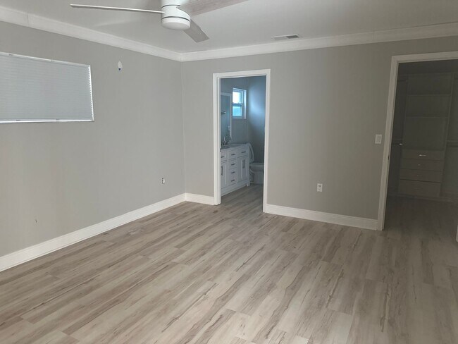 Foto del edificio - 3BR/2BA Pool Home with 2-Car Garage in St. Petersburg!