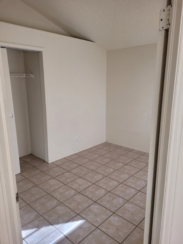 Foto del edificio - 910 Destello Rd