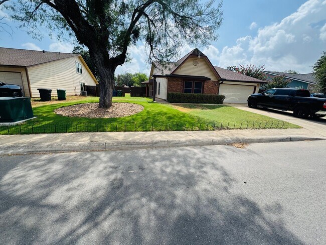 Foto del edificio - 906 Fillmore Dr
