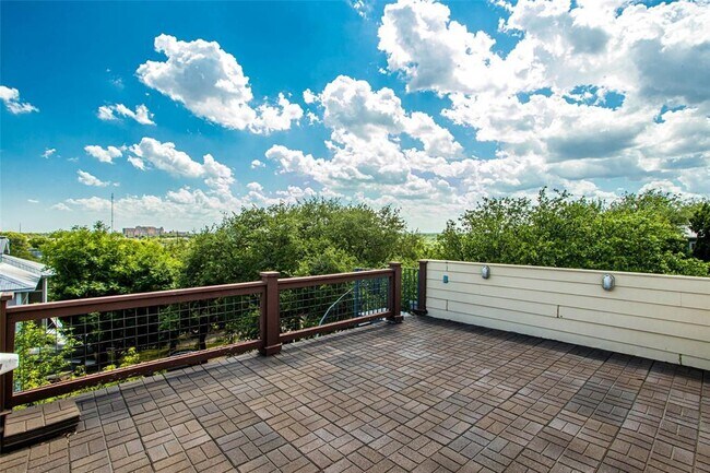 Foto del edificio - 617 Peacock Ln