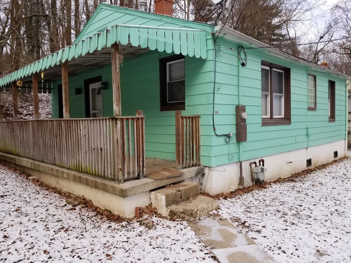 Primary Photo - 389 Riverview Ave