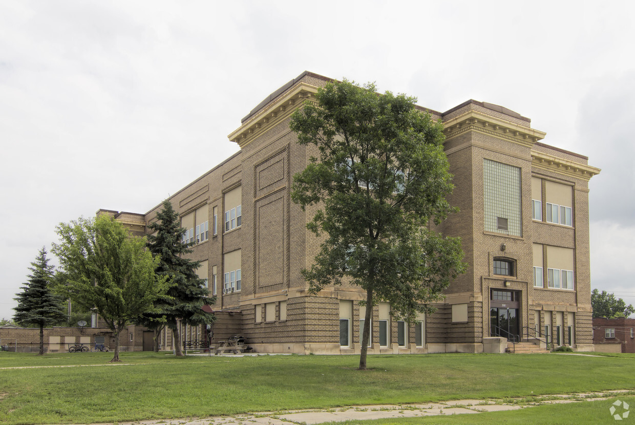 Building Photo - Lincoln Square Apartments