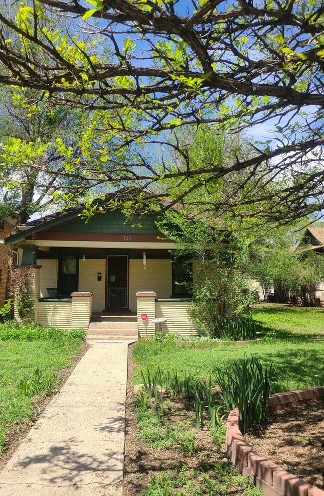 Photo - 727 Collyer St House