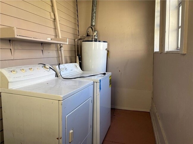 Building Photo - 825 Olga St