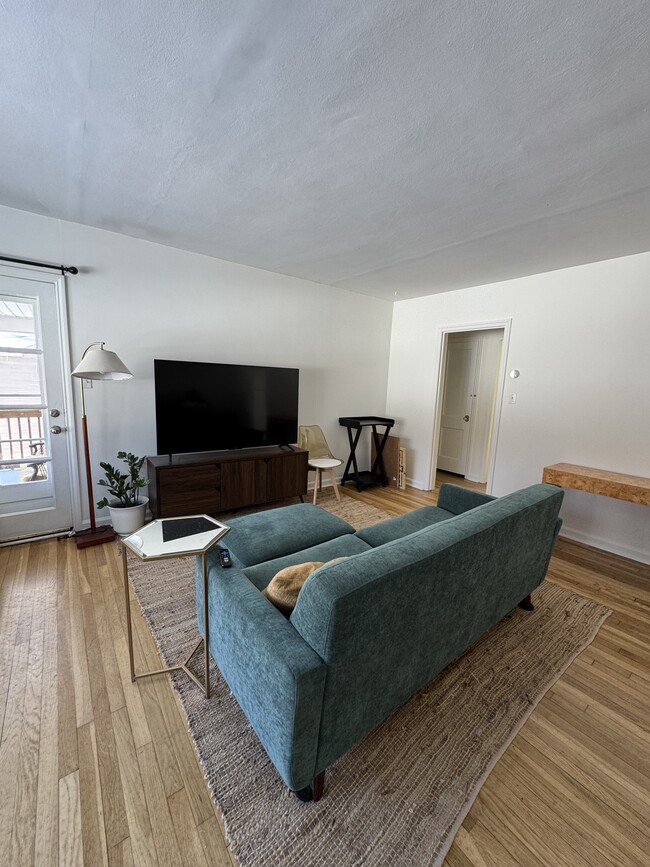 Foto del edificio - 3300 Adams Ave