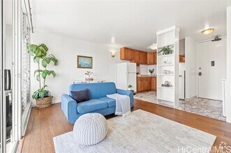 Building Photo - 2754 Kuilei St