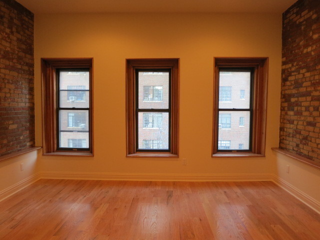 Primary Photo - 212 E 35th St