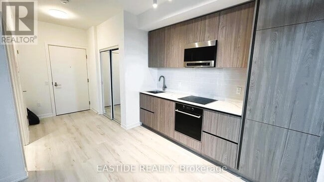 Photo du bâtiment - 110 Broadway Ave