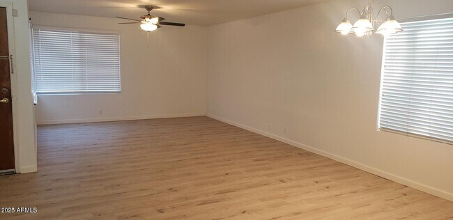 Foto del edificio - 2001 W Summit Pl