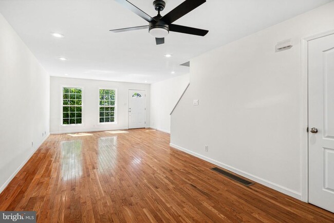 Building Photo - 396 Delmar St