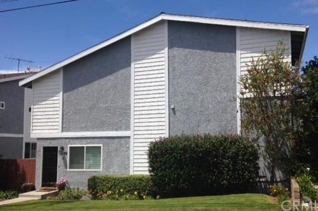 Front of home with yard - 1809 Armour Ln