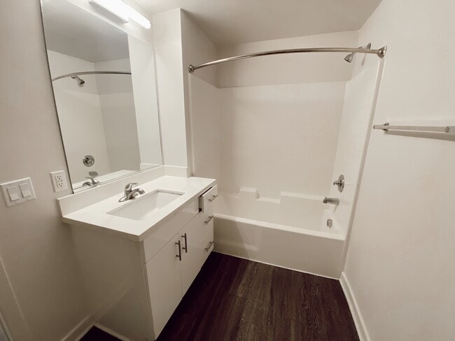 Building Photo - Villas at Valley Glen