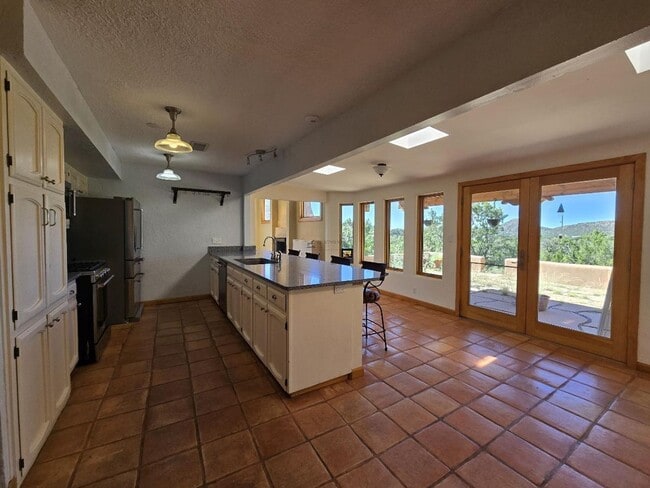 Building Photo - 8 Ute Ln