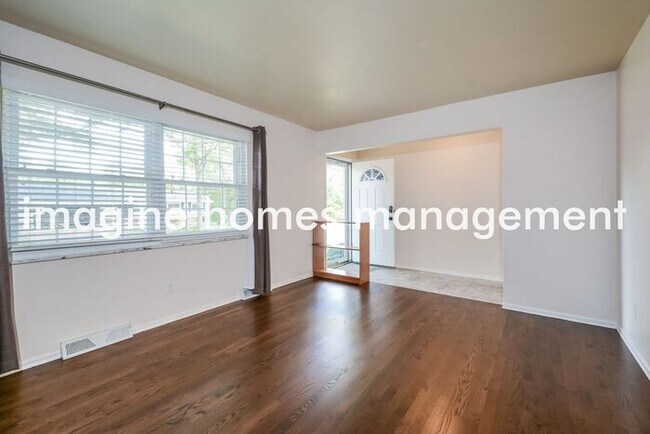 Building Photo - Charming 4 Bedroom Home in St.Louis