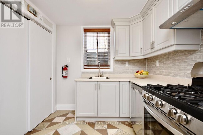 Building Photo - 42 McVeigh Dr