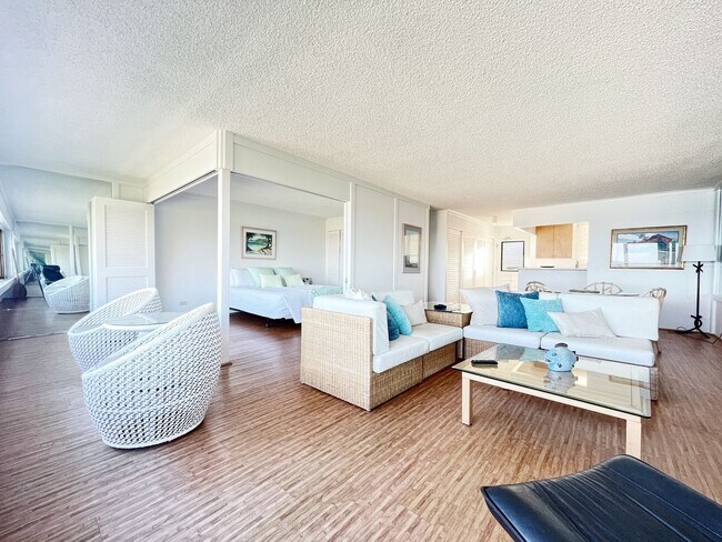 Foto del edificio - Ocean Front, Gold Coast, Furnished Condo with Direct Ocean Views!
