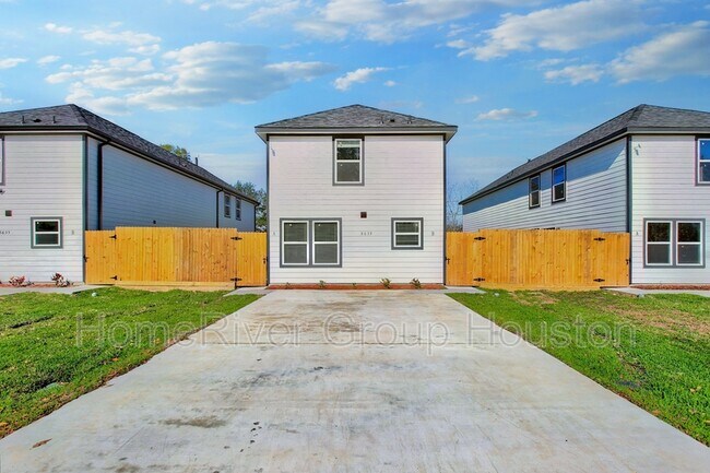 Building Photo - 8639 Sunderland Rd