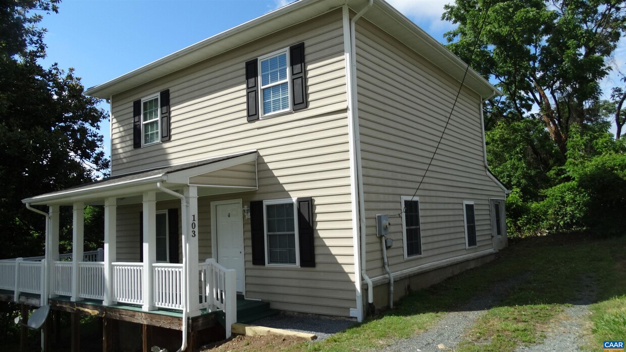 Primary Photo - 103 Linden St