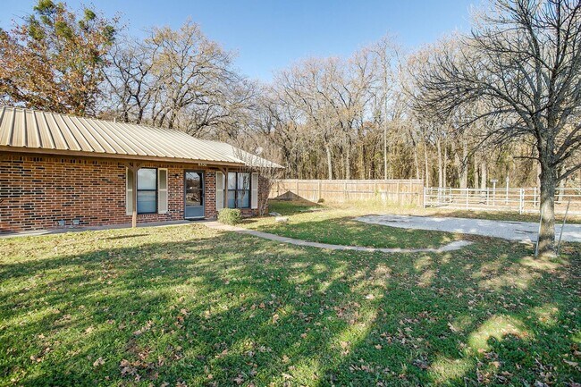 Foto del edificio - 6530 Fall Creek Hwy