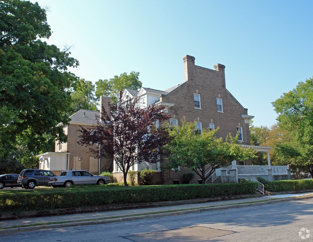 Building Photo - 840 N Fountain Ave