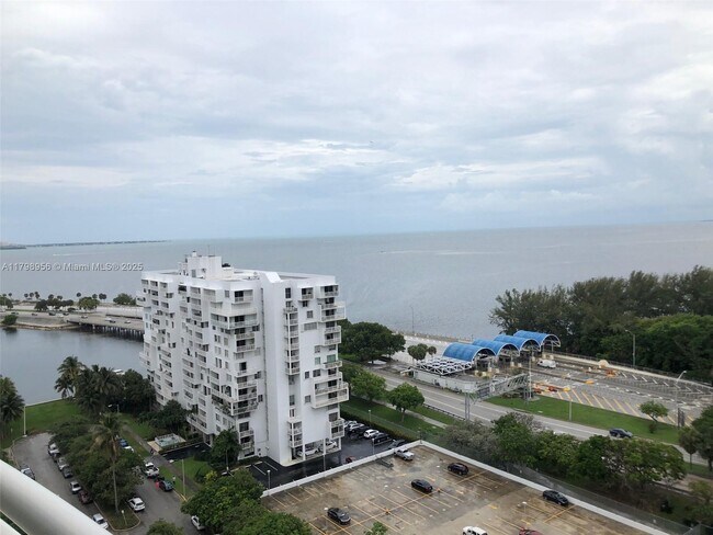Building Photo - 2475 Brickell Ave