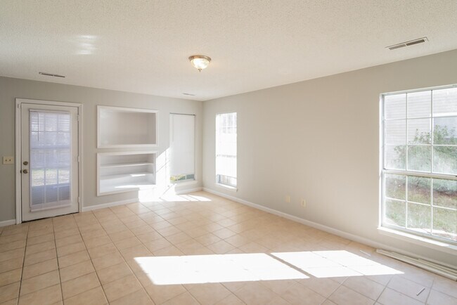 Building Photo - Charming 3 Bedroom in Goose Creek