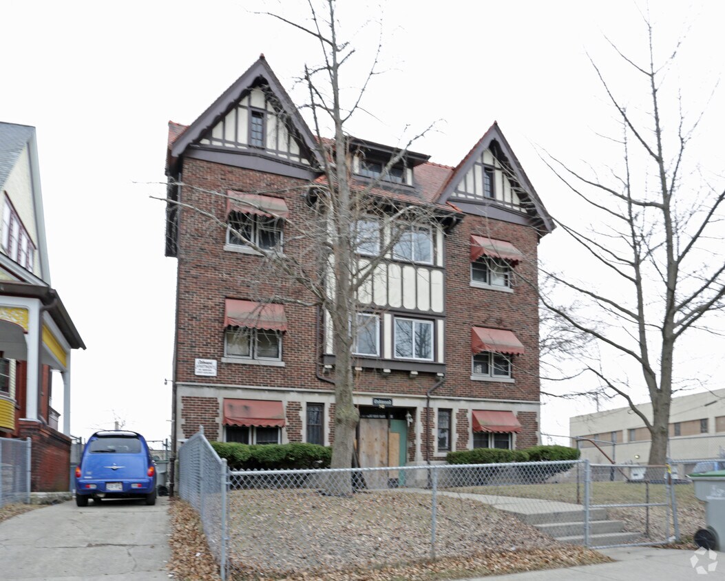 Building Photo - Oakwood Apartments