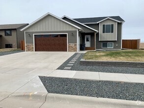 Building Photo - 528 Bull Run Dr